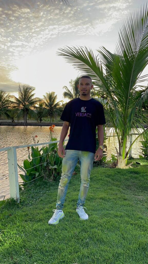 photo_5091573795881331429_y